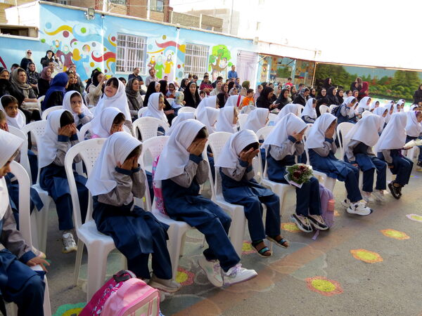 جشن شکوفه ها مدرسه ۱۷شهریور