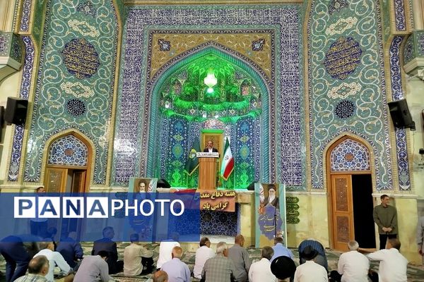 حضور فرهنگیان ناحیه دو شهرری در نماز جمعه 