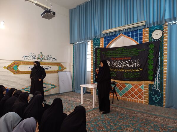 برپایی چایخانه حضرت فاطمه(س) در دبیرستان امجدی یک