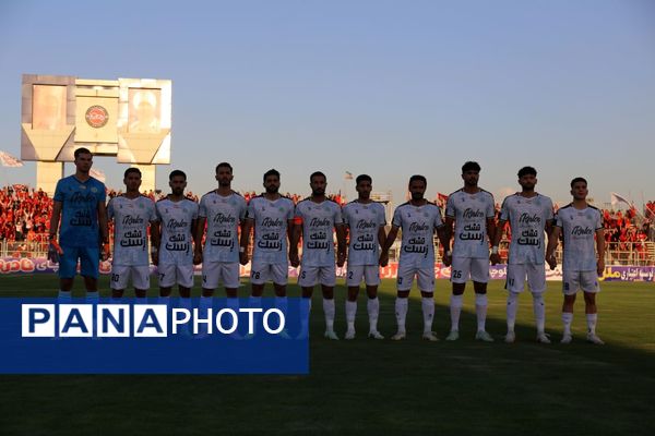 برد شیرین تراکتور در خانه مقابل آلمینیوم اراک