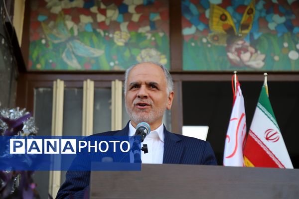 نواختن زنگ آغاز سال تحصیلی با حضور وزیر دادگستری 