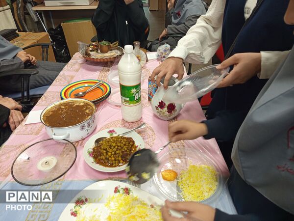  طعم غذای سنتی مادر بزرگ ها ، زیر سقف دبستان مصلی نژادحضرت زینب (س)