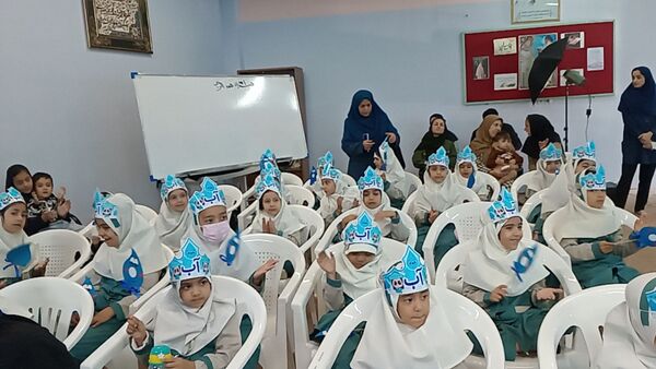 جشن آب کلاس اولی های دبستان لطیفه