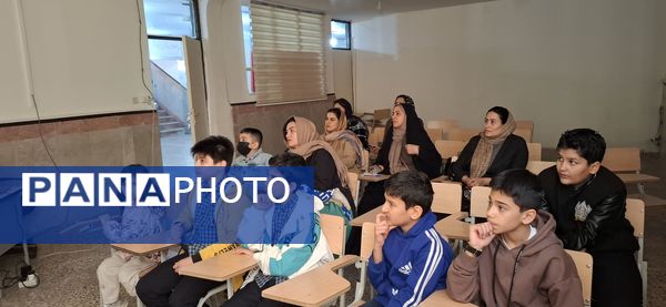 کارگاه آموزشی آمادگی مسابقه سلول‌های بنیادی با حضور دانش‌آموزان دبستان ملاصدرا در پژوهش سرای دکتر حسابی 