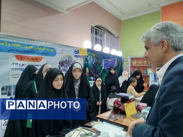 بازدید مدیر آموزش و پرورش کاشمر از  نمایشگاه قرآن و عترت شهرستان 