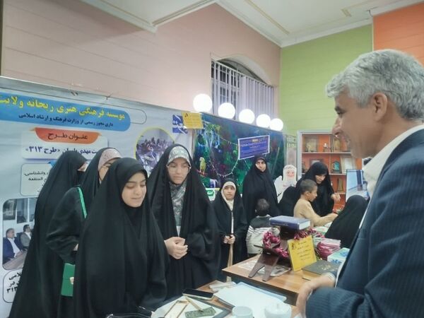 بازدید مدیر آموزش و پرورش کاشمر از  نمایشگاه قرآن و عترت شهرستان 