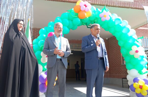 برگزاری جشن شکوفه ها در دبستان حاج تقی احدیان ناحیه ۶ مشهد