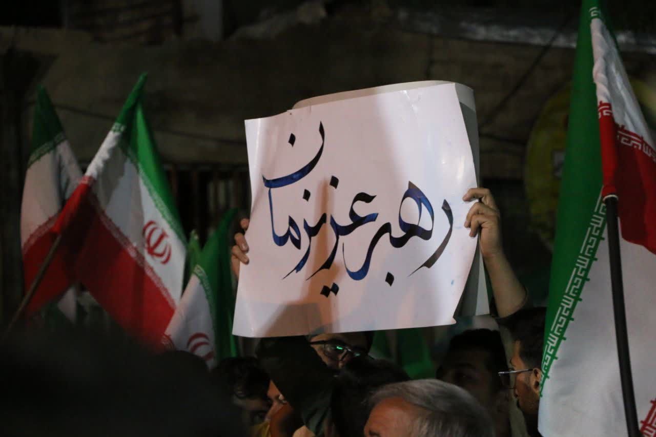 سرکان یکپارچه در اجتماع یادبود رهبر؛ تجمع شبانه با پخش زنده ملی