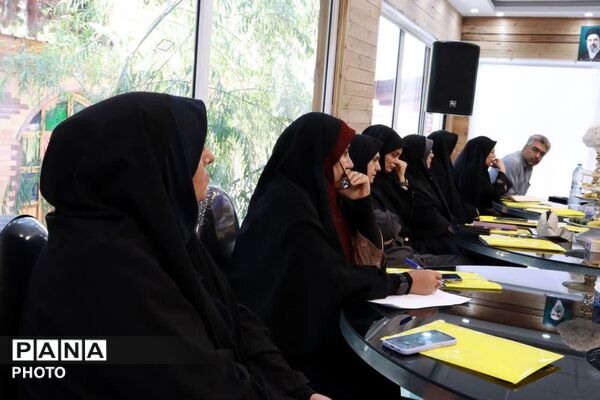 هم‌افزایی مدیران سوادآموزی پایتخت در منطقه ۱۴؛ گامی نو در توانمندسازی کارکنان