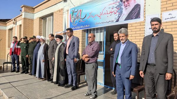 زنگ آغاز هفته پدافند غیرعامل در هنرستان آیت‌الله خامنه‌ای 