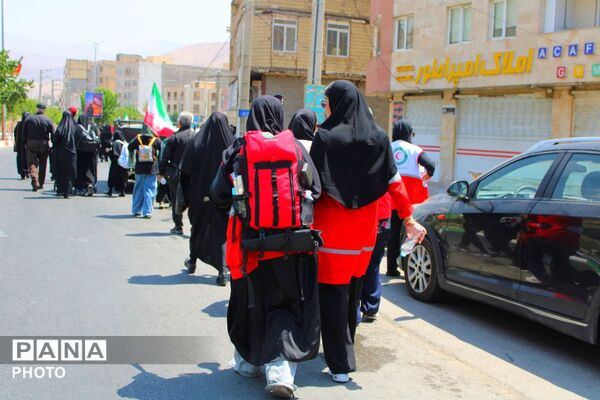 حضور پر رنگ کودکان و نوجوانان حسینی در راهپیمایی جاماندگان اربعین