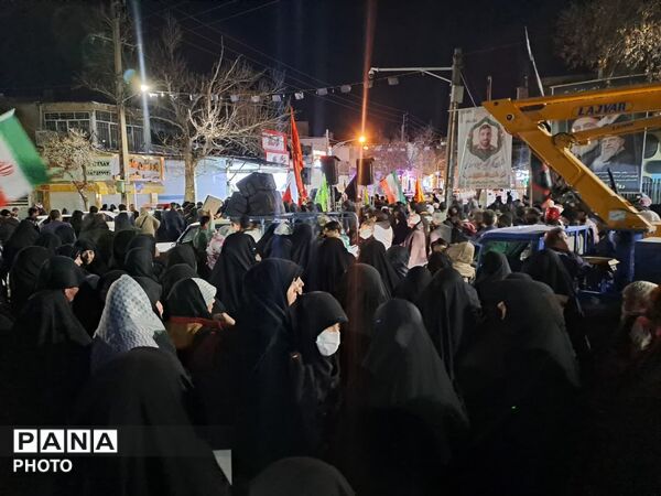 نمایش اقتدار مردم تویسرکان در شب پنجم شهادت رهبر انقلاب