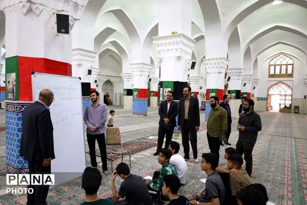  بازدید مدیرکل آموزش و پرورش استان یزد از کلاس‌های جهادی مسجد ملا اسماعیل 