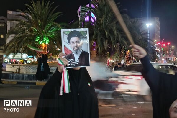 اجتماع پرشور دانش‌آموزان دبستان پسرانه مرصاد۱ در غرفه شهدای دانش آموز ورامین 