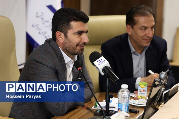 نشست صمیمی معاون تربیت بدنی و سلامت با ورزشکاران و کادر فنی تیم ملی والیبال دانش‌آموزی