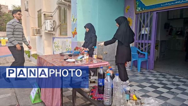 «روز آزمایشگاه» در دبیرستان شاهد ریحانه