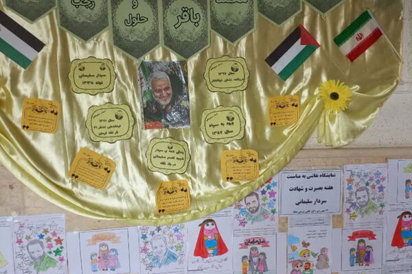 یادواره شهید حاج قاسم سلیمانی در مدرسه ۲۲بهمن دوره اول شهرستان آباده