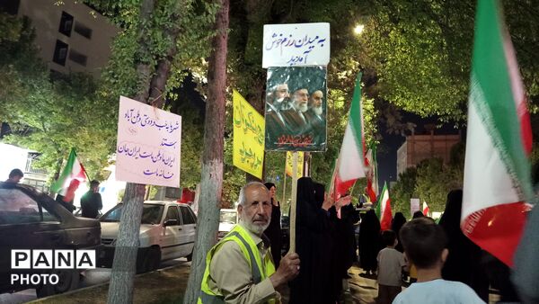 شبی دیگر از همبستگی مردم و تجدید بیعت با رهبری در بروجرد