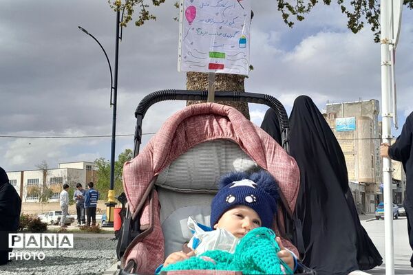 لبخندهای کودکانه زیر پرچم سبز رضوی