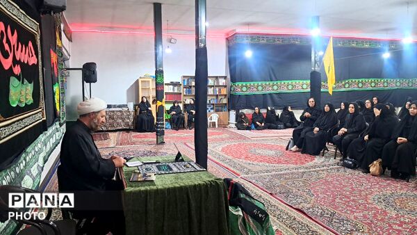 مراسم روضه‌خوانی در مسجد صاحب‌الزمان(عج) عرب آباد چهارباغ