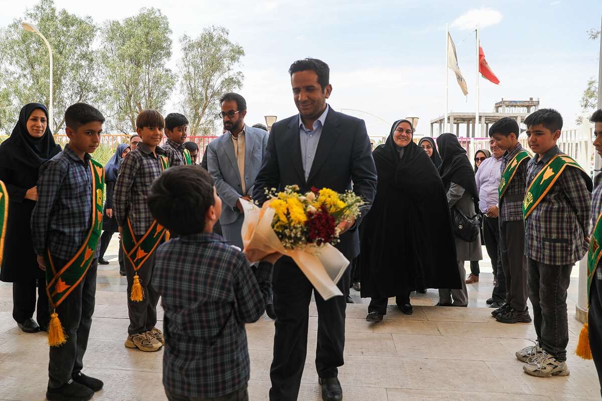 بازدید مدیرکل آموزش‌وپرورش کرمان از مجتمع آموزشی «اندیشه هوشمند ارگ»