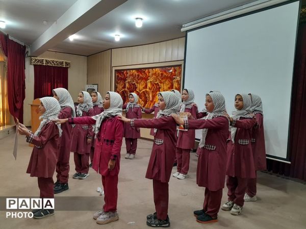 جشنواره سرود منطقه میمه؛ نمایش همدلی و شور دانش‌آموزی در خانه معلم