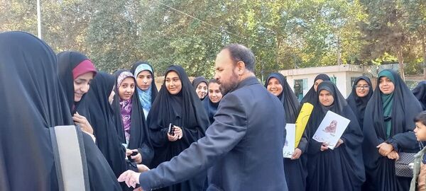 تجمع دانش‌آموزان البرزی در راستای پویش «اسرائیل او را کشت» در مصلی کرج 