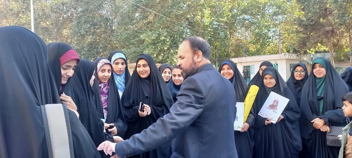 تجمع دانش‌آموزان البرزی در راستای پویش «اسرائیل او را کشت» در مصلی کرج 