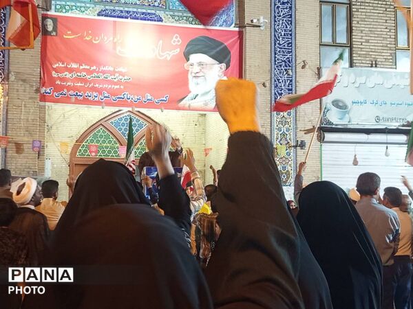 اجلاس سراسری نماز و تجلیل از دانش‌آموزان فعال در حاجی‌آباد