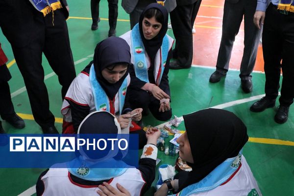 بهارستان دو صحنه همفکری، همدلی و همکاری پیشتازان در همایش یاوران انقلاب