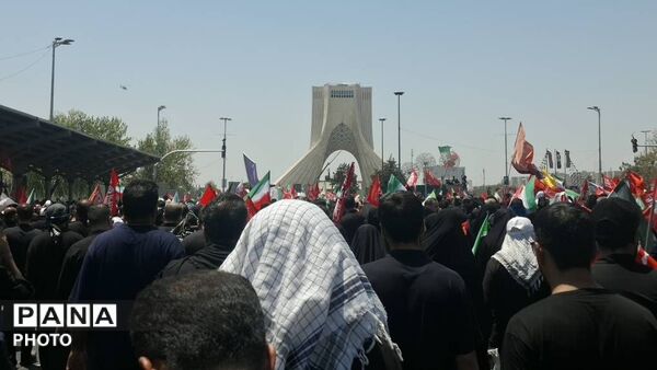 تهران در قاب بدرقه؛ روایت دانش‌آموزان از وداعی که در تاریخ ماند