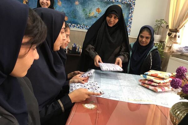 برپای ایستگاه صلواتی به‌مناسبت شهادت حضرت فاطمه (س) در هنرستان کوثر ناحیه یک شهرری