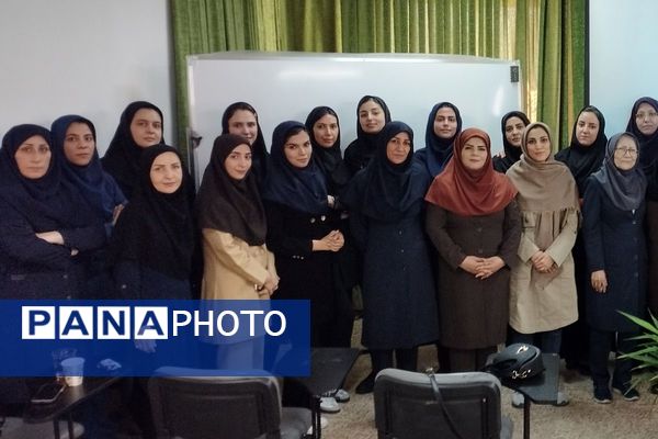 برگزاری مینی دوره هوش مصنوعی در دبیرستان حکمت بهارستان‌دو