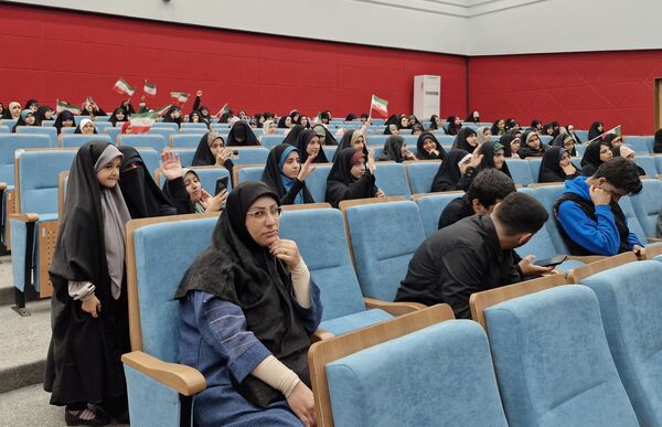 اجتماع بزرگ دانش‌آموزان بسیجی در هفته بسیج