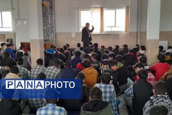 آغاز مسیر آگاهانه انتخاب رشته در مدرسه شهید فتوحی رباط‌کریم