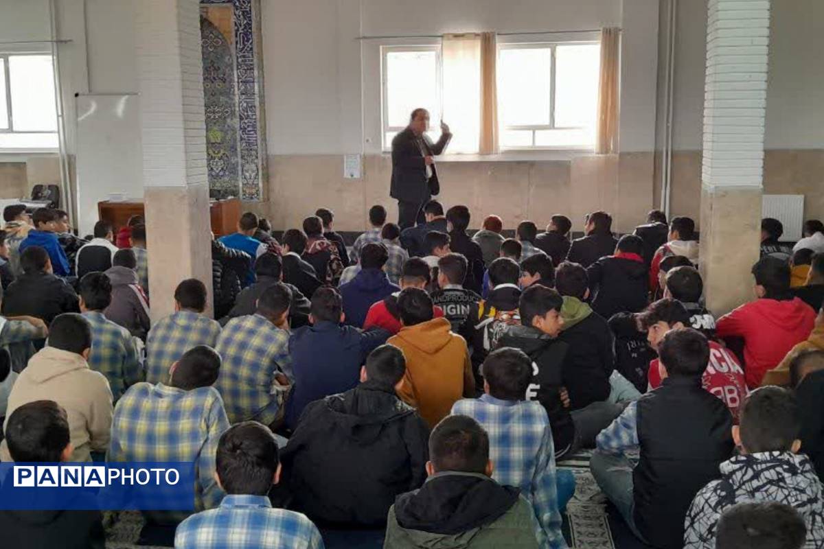 آغاز مسیر آگاهانه انتخاب رشته در مدرسه شهید فتوحی رباط‌کریم