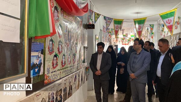 گشایش نمایشگاه مدرسه انقلاب در هنرستان عالمه باخرز