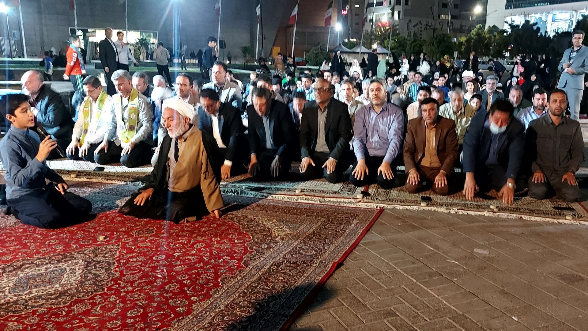تجدید عهد دانش‌آموزی با معنویت در حاشیه اجلاس سی‌وسوم
