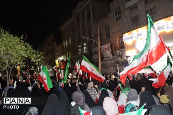 برپایی نماز استغاثه روبه‌روی مسجد جامع محمدشهر کرج