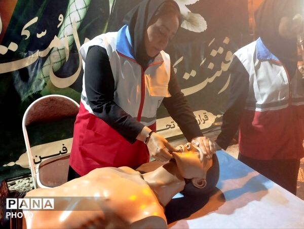 برگزاری دوره آموزشی هلال‌احمر در فین محله مارم ایستگاه وحدت