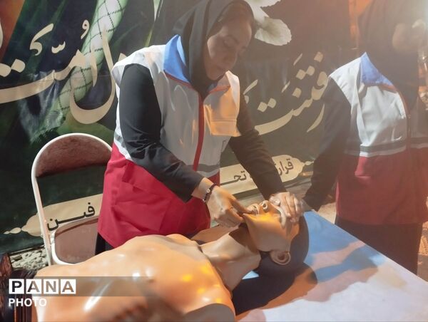 برگزاری دوره آموزشی هلال‌احمر در فین محله مارم ایستگاه وحدت