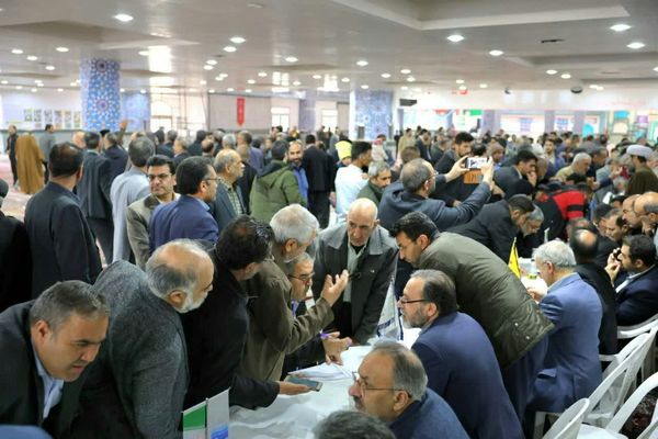 میز خدمت مسئولان در مصلی المهدی بیرجند 