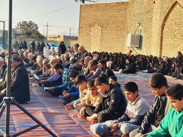 قرائت دعای باران و نماز جماعت در روستای دهنو خلیل آباد