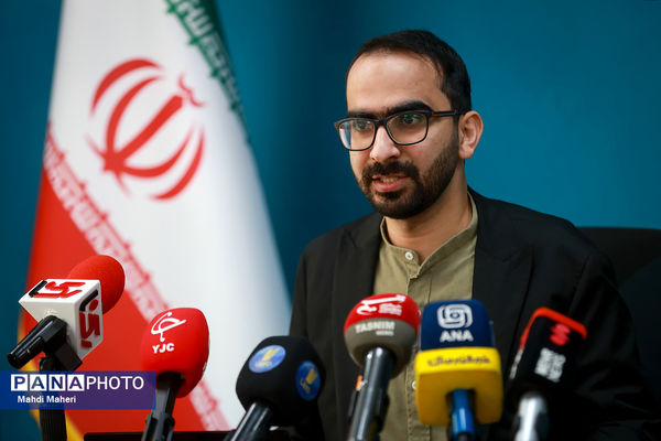 نشست خبری رئیس باشگاه دانش‌پژوهان جوان