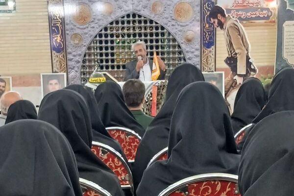 برگزاری یادواره شهدا به مناسبت هفته دفاع مقدس در دبیرستان حضرت زینب(س) ناحیه یک شهرری