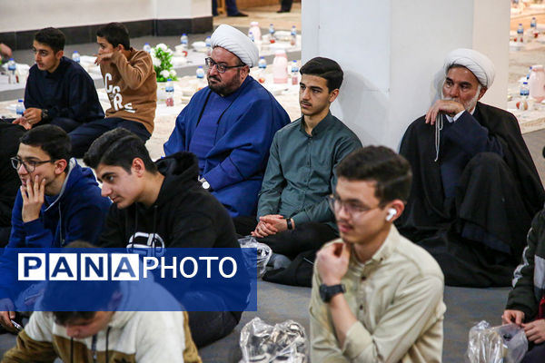 دورهمی قرآنی حافظان و قاریان نوجوان در حرم حضرت معصومه(س)