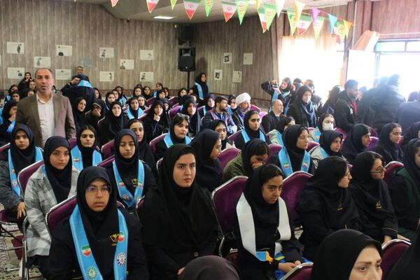 آئین متمرکز استانی نواختن زنگ انقلاب در دبیرستان دخترانه شرافت ناحیه ۱ کرج