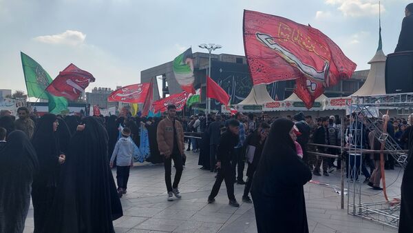 حضور پرشور دانش‌آموزان و اقشار مختلف مردم مشهد در راهپیمایی یوم‌الله ۱۳ آبان