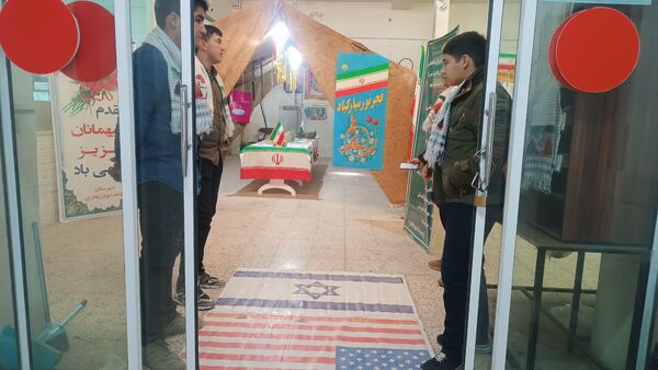 گذری بر روز اول و روز دوم نمایشگاه دهه فجر دبیرستان شاهد ابوذر غفاری