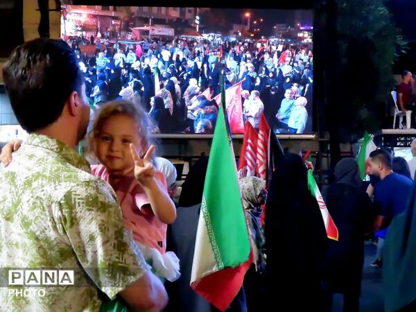 میدان انقلاب؛ جغرافیای همدلی در سایه سار نام میهن